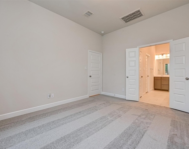 308 Mullins Court - Photo Thumbnail 28
