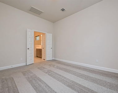 308 Mullins Court - Photo Thumbnail 27