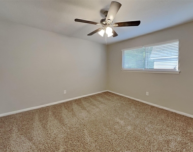 12127 Rocky Lake Drive - Photo Thumbnail 16