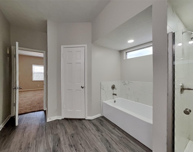 12127 Rocky Lake Drive - Photo Thumbnail 9