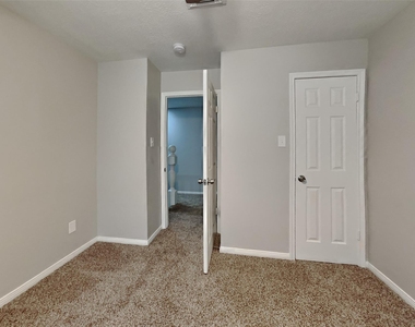 12127 Rocky Lake Drive - Photo Thumbnail 14
