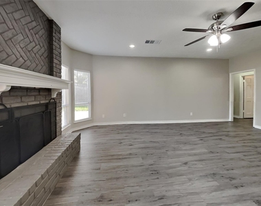 12127 Rocky Lake Drive - Photo Thumbnail 3