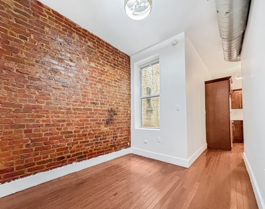 864 Hart Street - Photo Thumbnail 2