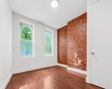 864 Hart Street - Photo Thumbnail 6