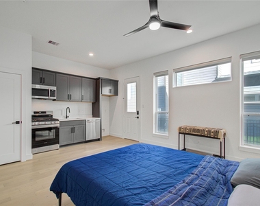 3032 Lamar Street - Photo Thumbnail 4