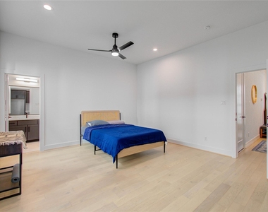 3032 Lamar Street - Photo Thumbnail 6