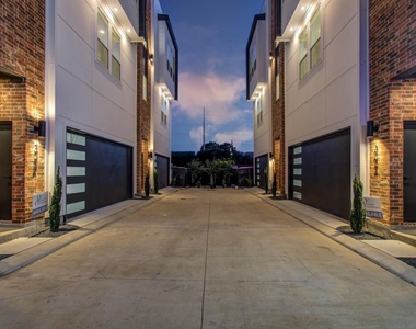 3032 Lamar Street - Photo Thumbnail 1