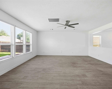 20623 Pioneer Oak Lane - Photo Thumbnail 3