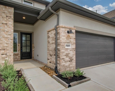 7231 Yarrow Blossom Court - Photo Thumbnail 8