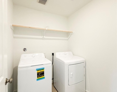 15679 Plum Brook Dr - Photo Thumbnail 3