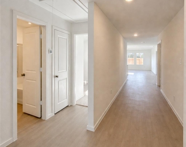 15679 Plum Brook Dr - Photo Thumbnail 5