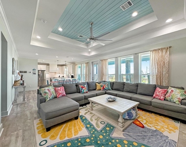 917 Westview - Photo Thumbnail 2