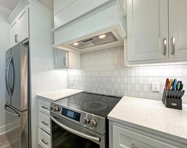 917 Westview - Photo Thumbnail 5