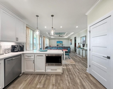 917 Westview - Photo Thumbnail 7
