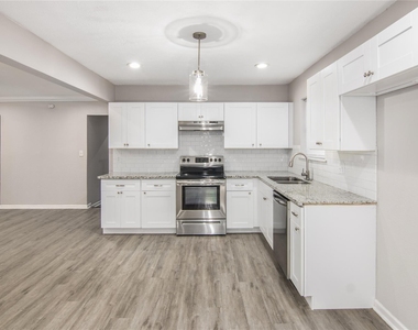 1702 Athens Drive - Photo Thumbnail 7