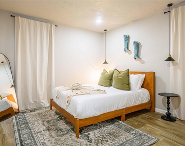 3818 Blodgett Street - Photo Thumbnail 10