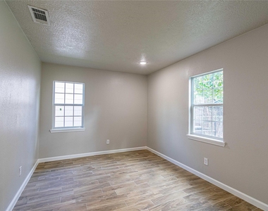 3818 Blodgett Street - Photo Thumbnail 27