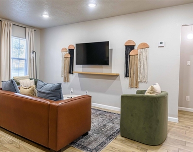 3818 Blodgett Street - Photo Thumbnail 7