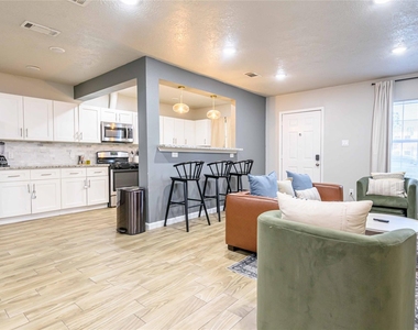 3818 Blodgett Street - Photo Thumbnail 8