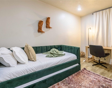 3818 Blodgett Street - Photo Thumbnail 18