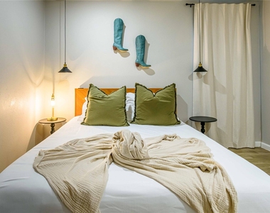 3818 Blodgett Street - Photo Thumbnail 9