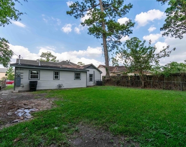 3818 Blodgett Street - Photo Thumbnail 36