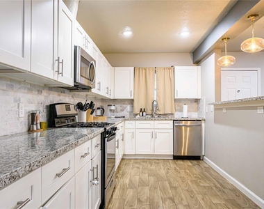 3818 Blodgett Street - Photo Thumbnail 5