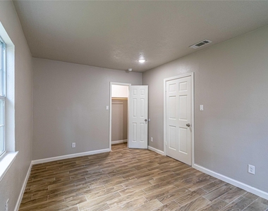 3818 Blodgett Street - Photo Thumbnail 28