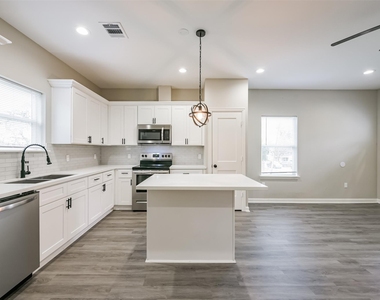 4405 Mallow Street - Photo Thumbnail 6