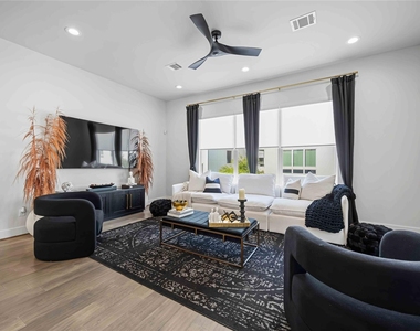 3018 Markle Drive - Photo Thumbnail 2