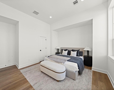 835 Elkhart Street - Photo Thumbnail 21