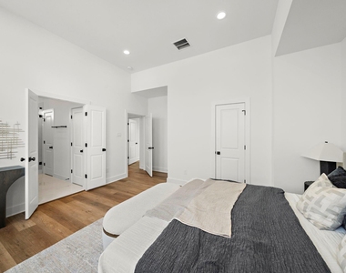 835 Elkhart Street - Photo Thumbnail 22