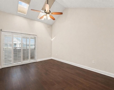 5567 Sea Forest Drive - Photo Thumbnail 9