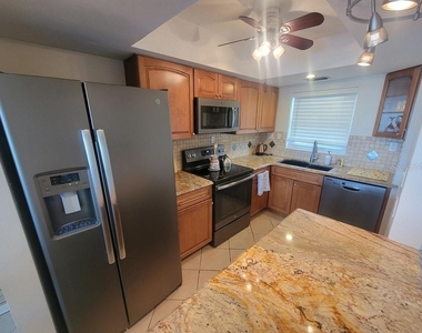 4939 Flormar - Photo Thumbnail 4