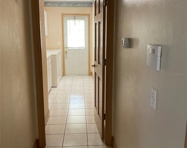 715 Fairlawn Drive - Photo Thumbnail 4