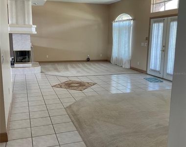 715 Fairlawn Drive - Photo Thumbnail 8