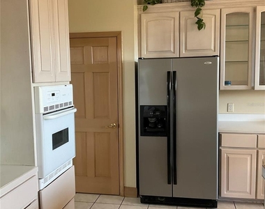 715 Fairlawn Drive - Photo Thumbnail 10