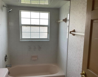 715 Fairlawn Drive - Photo Thumbnail 22