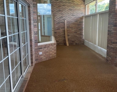 715 Fairlawn Drive - Photo Thumbnail 16