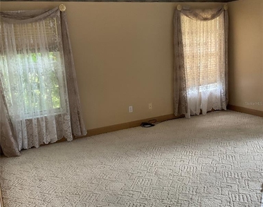 715 Fairlawn Drive - Photo Thumbnail 9