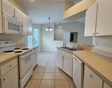 10368 Lansfield Street - Photo Thumbnail 14