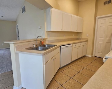 10368 Lansfield Street - Photo Thumbnail 9