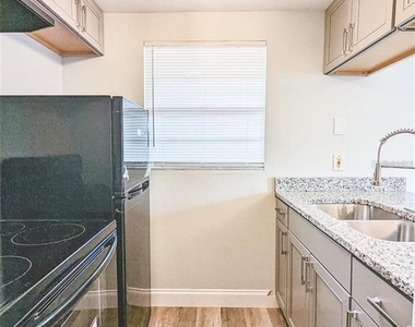 6123 Montana Avenue - Photo Thumbnail 3