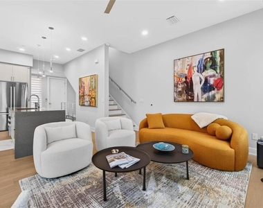 374 6th Street S - Photo Thumbnail 5