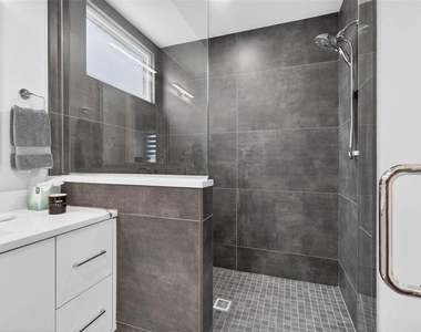 374 6th Street S - Photo Thumbnail 16