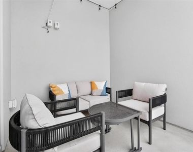 374 6th Street S - Photo Thumbnail 24