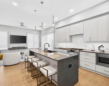 374 6th Street S - Photo Thumbnail 6