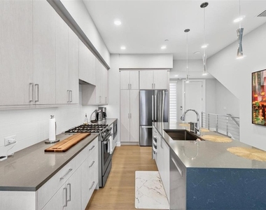 374 6th Street S - Photo Thumbnail 8