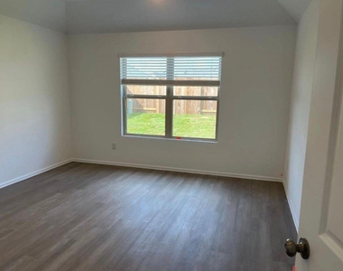 5224 Pine Pass Drive - Photo Thumbnail 8