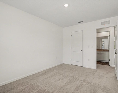 11898 Sylvia Street - Photo Thumbnail 18